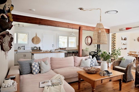 Amanzi Beach House - Just 10m To Collingwood Beach! - Accommodation in Surfers Paradise 3