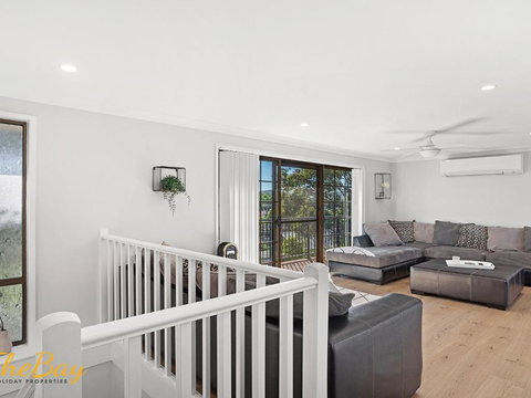 Amaroo Cres No 20 Fingal Bay Holiday Home - Accommodation in Surfers Paradise 0