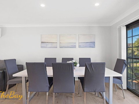 Amaroo Cres No 20 Fingal Bay Holiday Home - Accommodation in Surfers Paradise 3