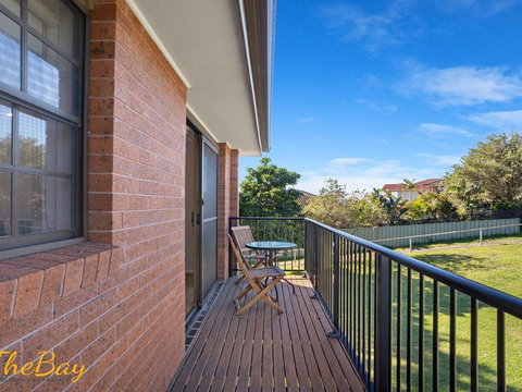 Amaroo Cres No 20 Fingal Bay Holiday Home - Accommodation in Surfers Paradise 4