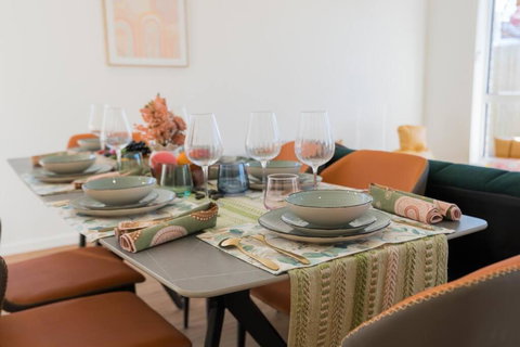 Amazing 4 Rooms House Near SpringField Lakes - Accommodation in Surfers Paradise 3