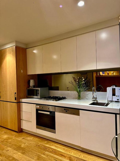 Apartment 405 8 Daly St South Yarra 3141 LUCIA - Accommodation in Surfers Paradise 2