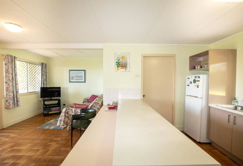 ARCADIA -Straddie Original 3 Bedroom House With Ocean Views - Accommodation in Surfers Paradise 2