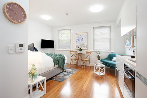 Art Deco Designer Studio In Lewisham - Accommodation in Surfers Paradise 1