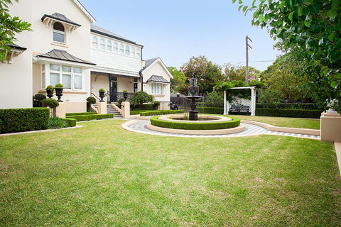 Art Deco Designer Studio In Lewisham - Accommodation in Surfers Paradise 4