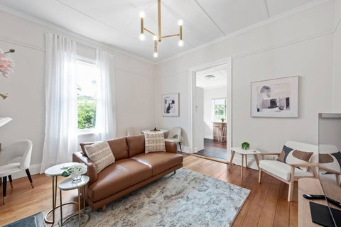 Art Deco W Modern Twist 1Bed 1Bath 1Car New Farm - Accommodation in Surfers Paradise 0