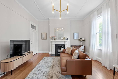 Art Deco W Modern Twist 1Bed 1Bath 1Car New Farm - Accommodation in Surfers Paradise 2