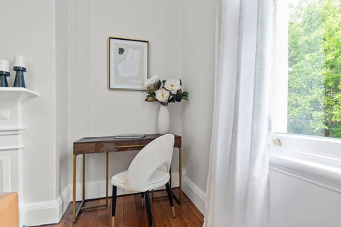 Art Deco W Modern Twist 1Bed 1Bath 1Car New Farm - Accommodation in Surfers Paradise 3