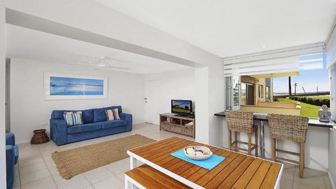 Ashwood 100 Meters To Beach, Shops, Cafes Accom Holidays - Accommodation in Surfers Paradise 0