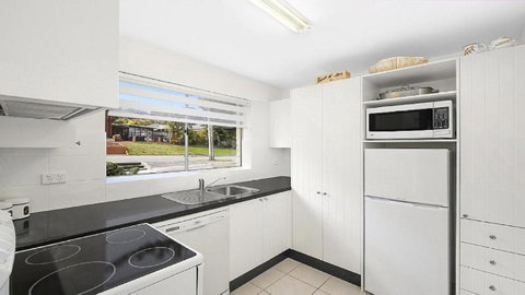 Ashwood 100 Meters To Beach, Shops, Cafes Accom Holidays - Accommodation in Surfers Paradise 4