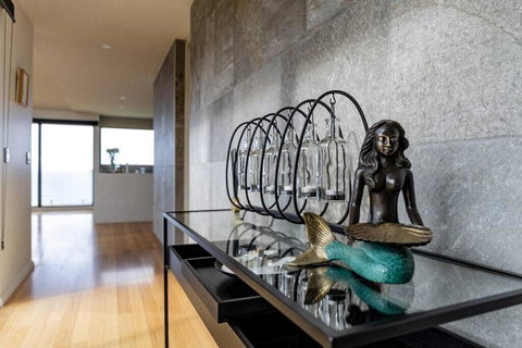 Ava - Luxe Oceanfront Beach House - Accommodation in Surfers Paradise 1