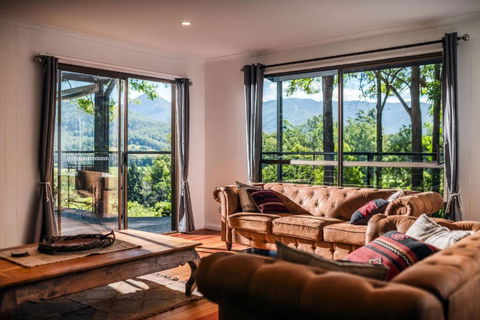 Ayatana - Restful Place - Accommodation in Surfers Paradise 2