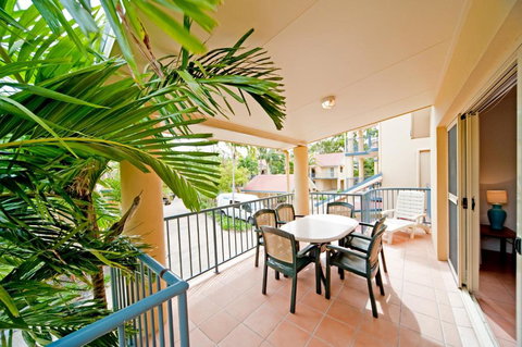 At Beach Court Holiday Villas - Accommodation in Surfers Paradise 1