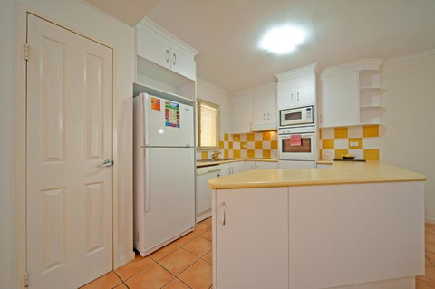 At Beach Court Holiday Villas - Accommodation in Surfers Paradise 4