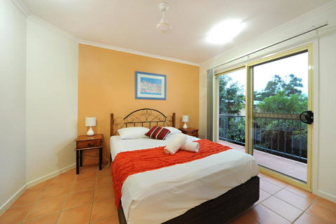 At Beach Court Holiday Villas - Accommodation in Surfers Paradise 2