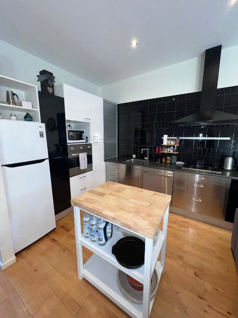Ascot Vale - Lovely 2 Bedroom Townhouse Close To Everything! - Accommodation in Surfers Paradise 2