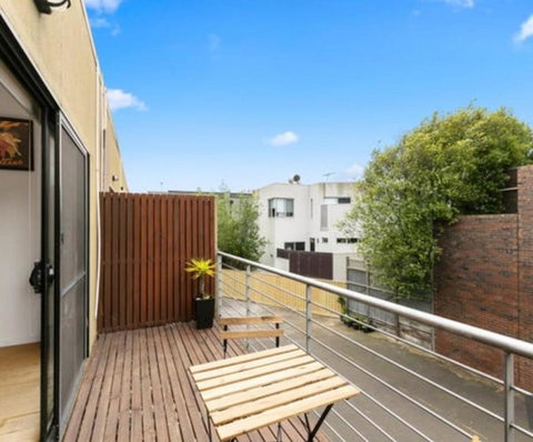 Ascot Vale - Lovely 2 Bedroom Townhouse Close To Everything! - Accommodation in Surfers Paradise 4