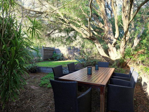 Back Beach Hideaway - Accommodation in Surfers Paradise 4