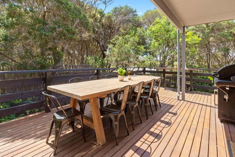 Back Beach Retreat - Accommodation in Surfers Paradise 4