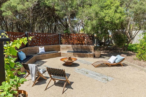 Back Beach Retreat - Accommodation in Surfers Paradise 1