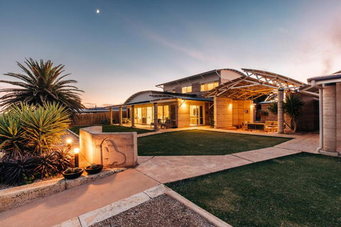 Baird Bay Seaside Villas - Accommodation in Surfers Paradise 0