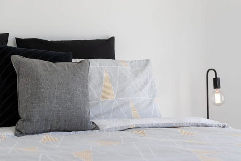 Balcony To Bogong - Modern House Ten Minute Stroll To Town - Accommodation in Surfers Paradise 4