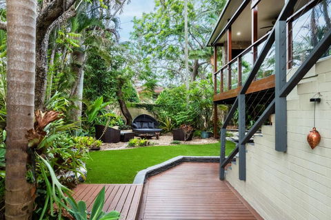 Bali Vibes Serene Tropical Oasis 4BD Holiday Home - Accommodation in Surfers Paradise 3