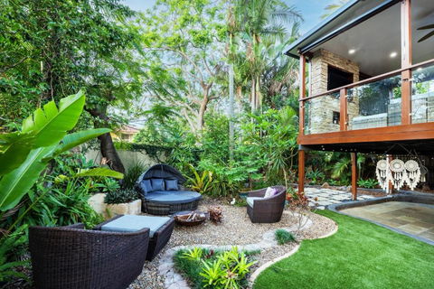 Bali Vibes Serene Tropical Oasis 4BD Holiday Home - Accommodation in Surfers Paradise 1