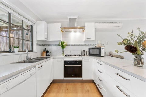 Banksia Beachhouse 38 Kightley Rd Goolwa Beach-No Linen Included - Accommodation in Surfers Paradise 0