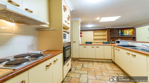 Banksia Gem One Street Back From Waterfront - Accommodation in Surfers Paradise 1