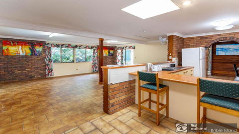 Banksia Gem One Street Back From Waterfront - Accommodation in Surfers Paradise 2