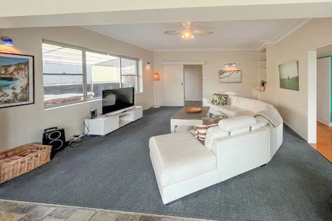Banyan, 14 Montevideo Parade - Spacious Pet Friendly Property With Air Con And WiFi - Accommodation in Surfers Paradise 2