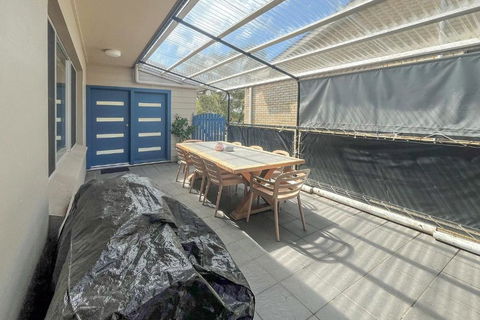 Banyan, 14 Montevideo Parade - Spacious Pet Friendly Property With Air Con And WiFi - Accommodation in Surfers Paradise 3