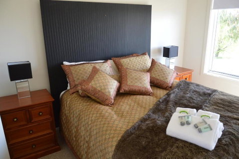BATHURST GOLDFIELDS RESIDENCE On MOUNT PANORAMA - Accommodation in Surfers Paradise 0