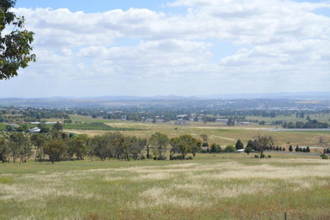 BATHURST GOLDFIELDS RESIDENCE On MOUNT PANORAMA - Accommodation in Surfers Paradise 1