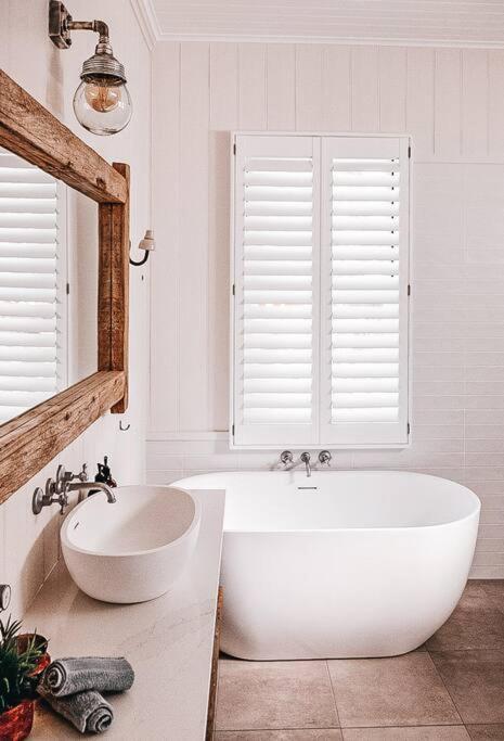 BAY PROPERTIES . Beach House Yamba - Accommodation in Surfers Paradise 2