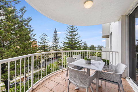 The Ritz Resort Heated Pool - Accommodation in Surfers Paradise 16