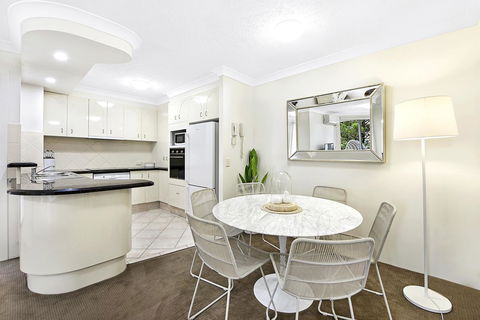 The Ritz Resort Heated Pool - Accommodation in Surfers Paradise 19