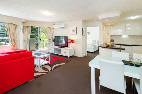 The Ritz Resort Heated Pool - Accommodation in Surfers Paradise 3