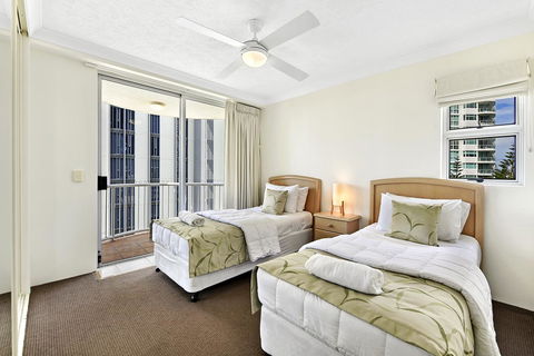 The Ritz Resort Heated Pool - Accommodation in Surfers Paradise 11
