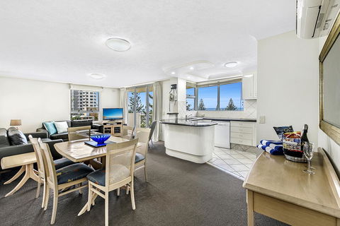 The Ritz Resort Heated Pool - Accommodation in Surfers Paradise 14