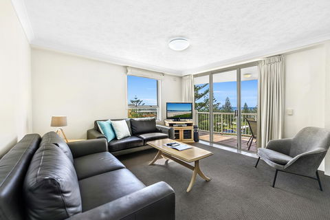The Ritz Resort Heated Pool - Accommodation in Surfers Paradise 2