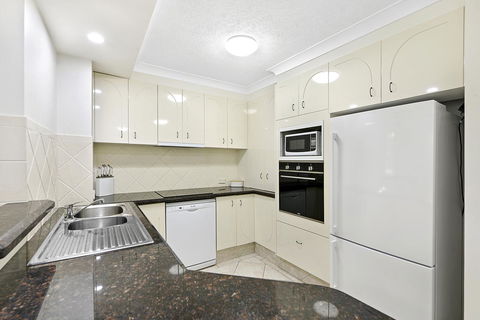 The Ritz Resort Heated Pool - Accommodation in Surfers Paradise 18