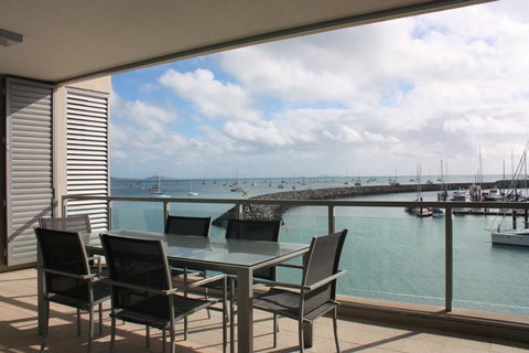 Private Seaview Apartment At Peninsula - Airlie Beach - Accommodation in Surfers Paradise 3