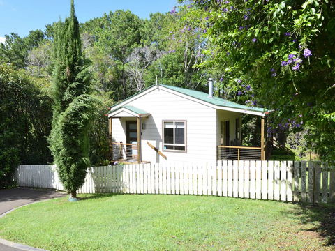 Apple Tree Cottage Montville - Accommodation in Surfers Paradise 2