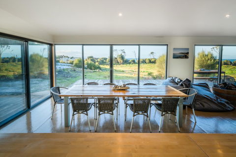 Sawyers Bay Shacks - Accommodation in Surfers Paradise 1