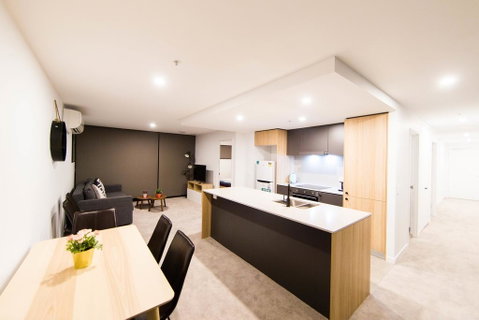 Mid Night Apartment Canberra City Onsite Parking - Accommodation in Surfers Paradise 2