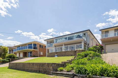 'Salt & Light' Mollymook - Accommodation in Surfers Paradise 1