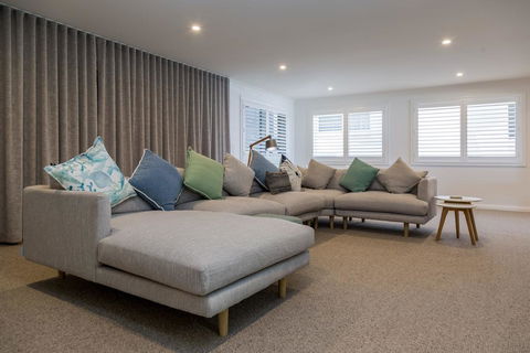 'Salt & Light' Mollymook - Accommodation in Surfers Paradise 2