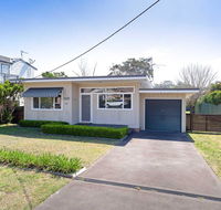 'Shoalz' 28 Rigney Street - Renovated Pet Friendly Cottage  Boat Parking - Accommodation in Surfers Paradise